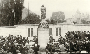 Unveiling of Alloa war memorial, Clackmannanshire, by Earl Haig © IWM's Farthing Collection