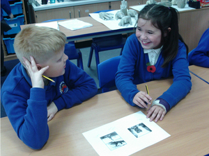 Yr 5 pupils from Burnley Road Academy looking at the contrasting emotions following the news of the Armistice © War Memorials Trust, 2018