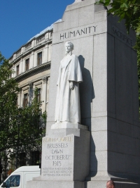 Edith Cavell memorial, London © War Memorials Trust, 2007