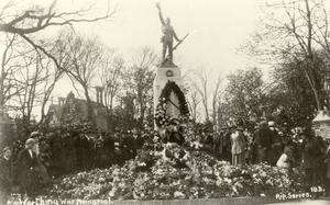 Dedication of Worthing war memorial, West Sussex © IWM's Farthing Collection