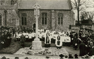 Dedication of Haughley war memorial, West Sussex © IWM's Farthing Collection
