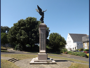 Windmill Hill war memorial, Kent © David Larkin, 2013